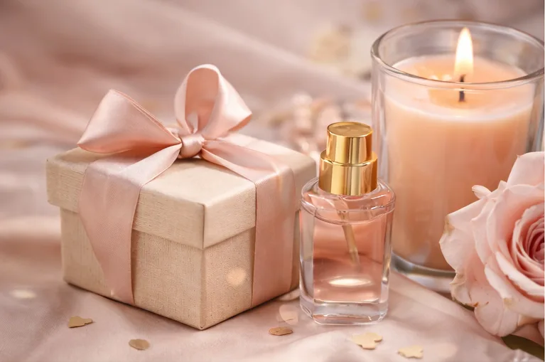 Luxury gift set with candle and perfume – perfect romantic gift from Glamour Ceylon